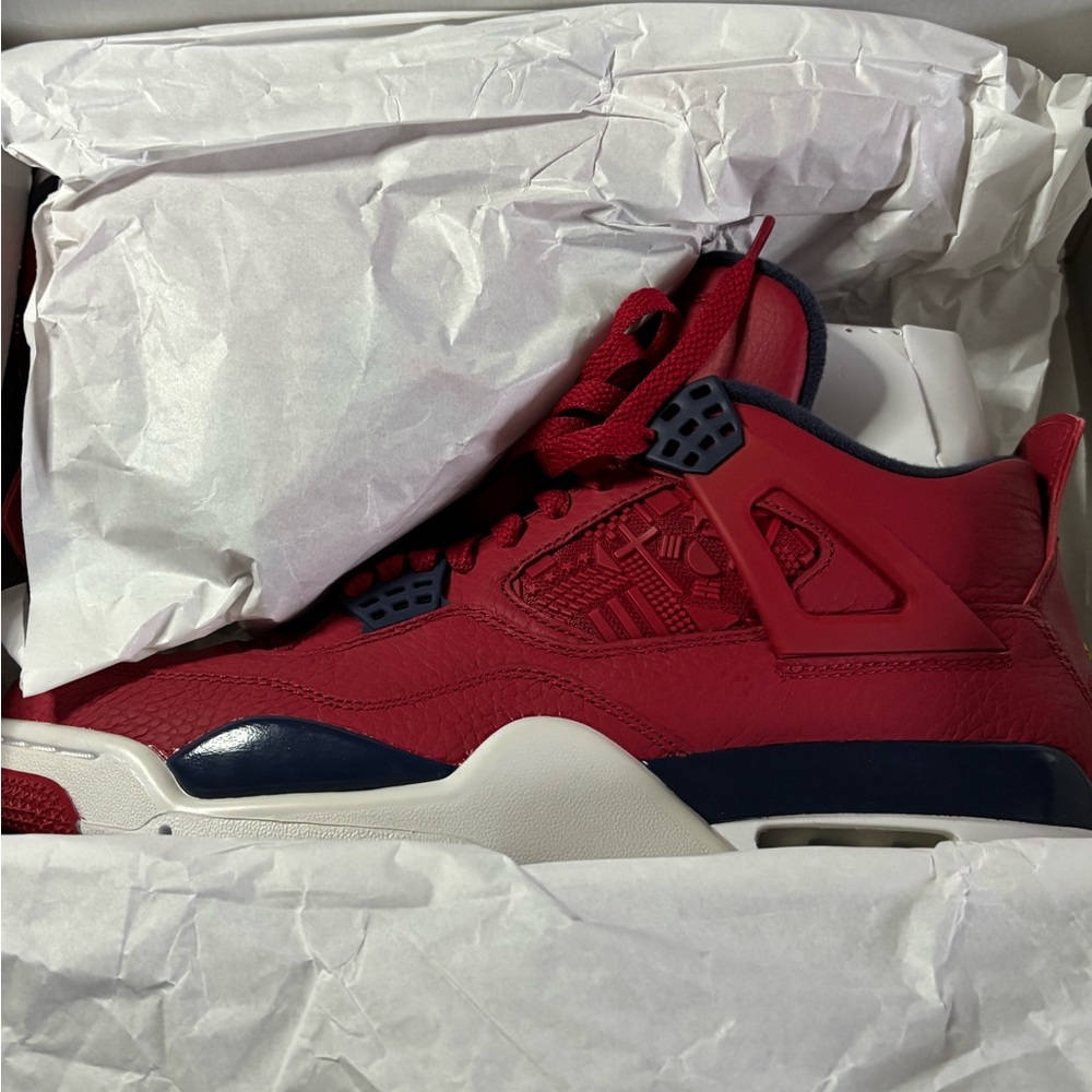 Jordan Air 4 Retro SE in Gym Red and White